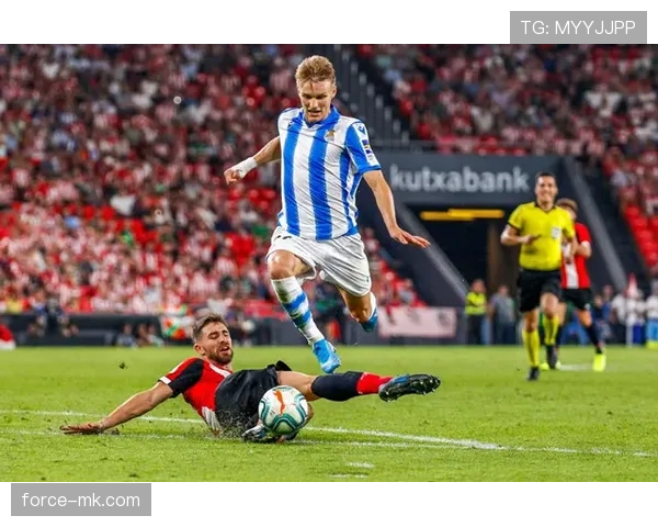 厄德高vs德容:中场推进能力对比,差距究竟在哪?